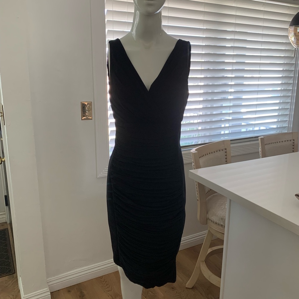 White House black market, black dress, size 6, beutiful